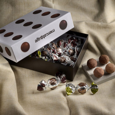 Sfere ripiene fondenti e pistacchio